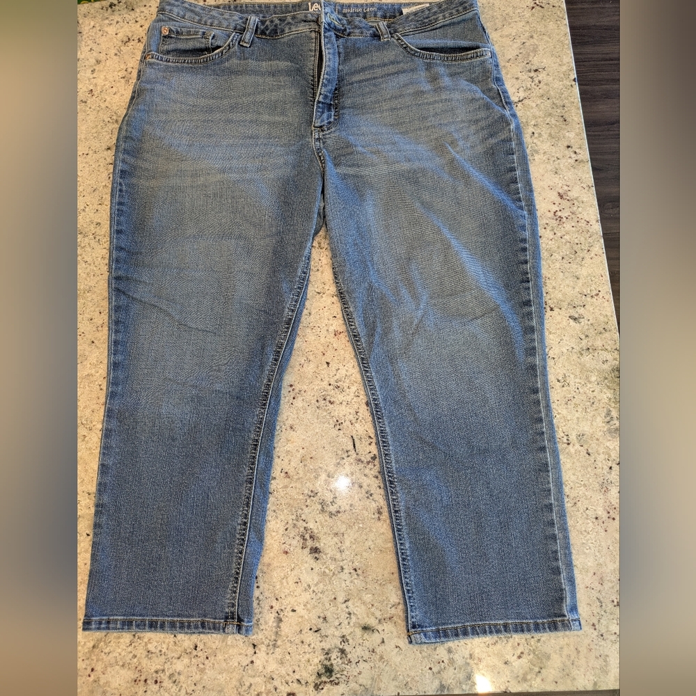 Lee Riders Midrise Capri Jeans 18M Stretch Medium Wash Denim Women’s